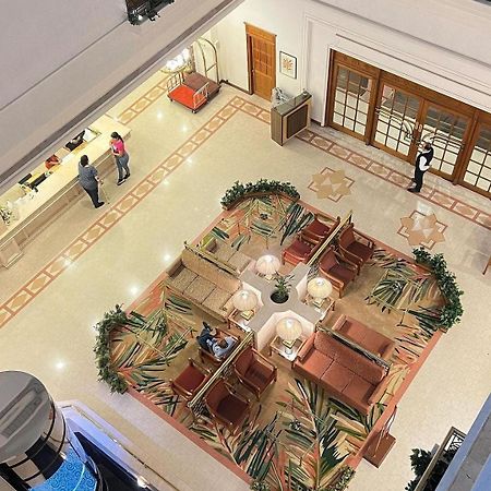 Hotel Abad Atrium Kochi Exteriér fotografie