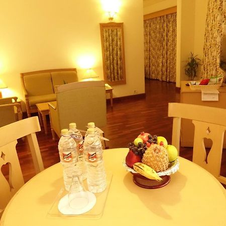 Hotel Abad Atrium Kochi Exteriér fotografie