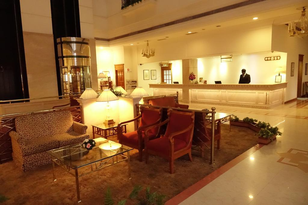 Hotel Abad Atrium Kochi Exteriér fotografie