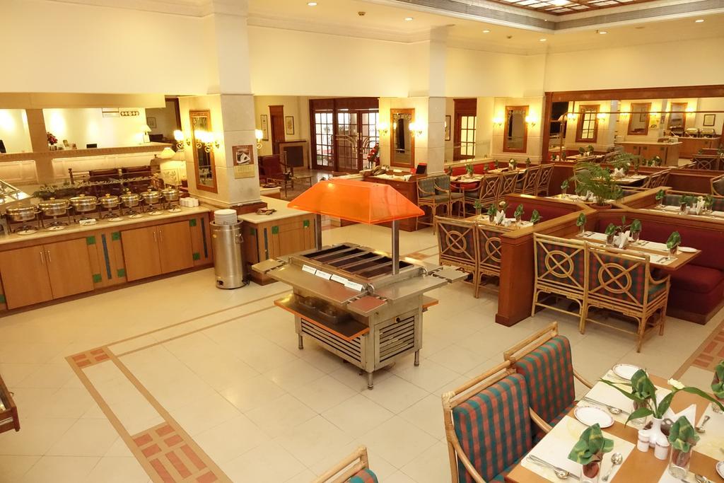 Hotel Abad Atrium Kochi Exteriér fotografie