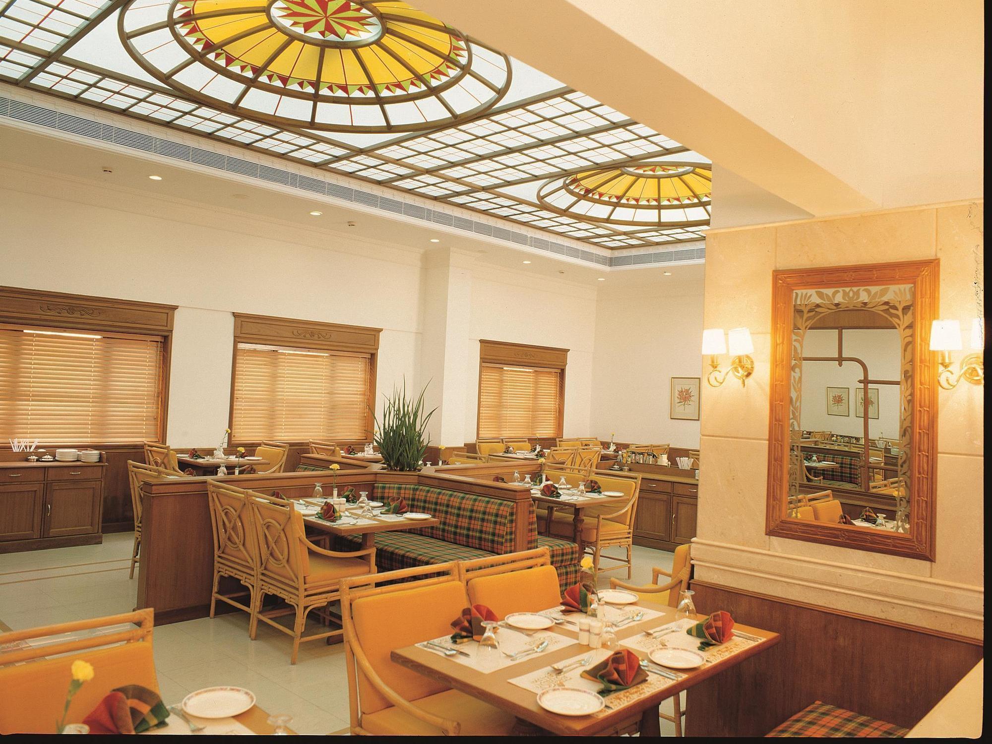 Hotel Abad Atrium Kochi Exteriér fotografie