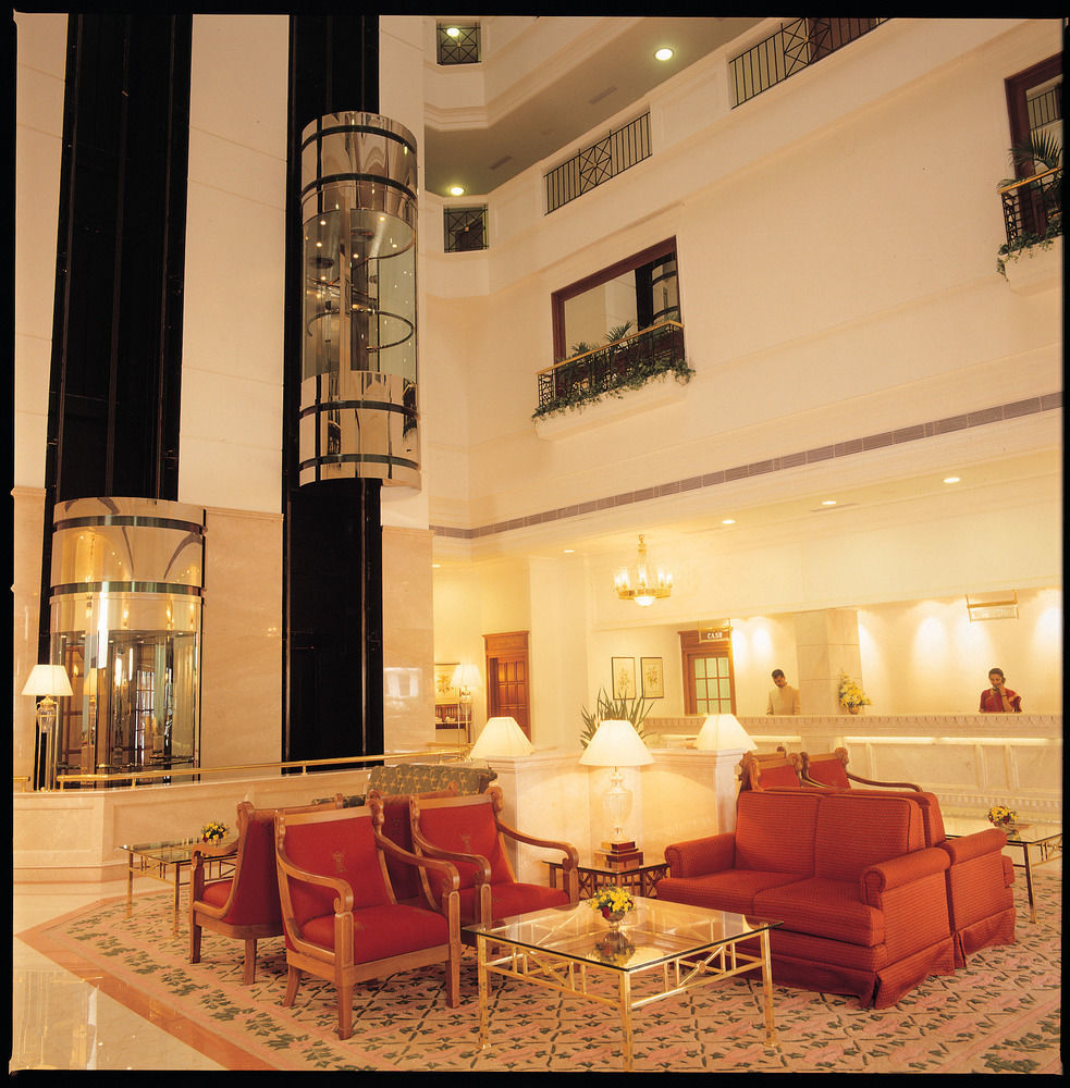 Hotel Abad Atrium Kochi Exteriér fotografie