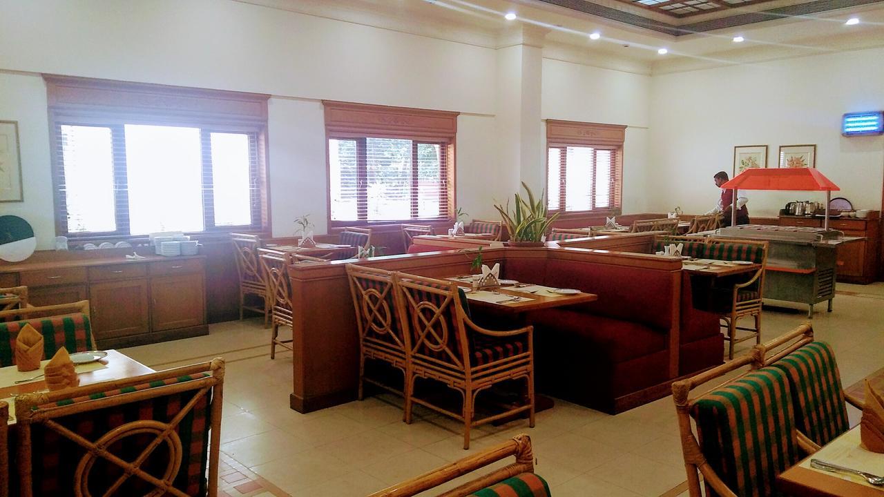 Hotel Abad Atrium Kochi Exteriér fotografie