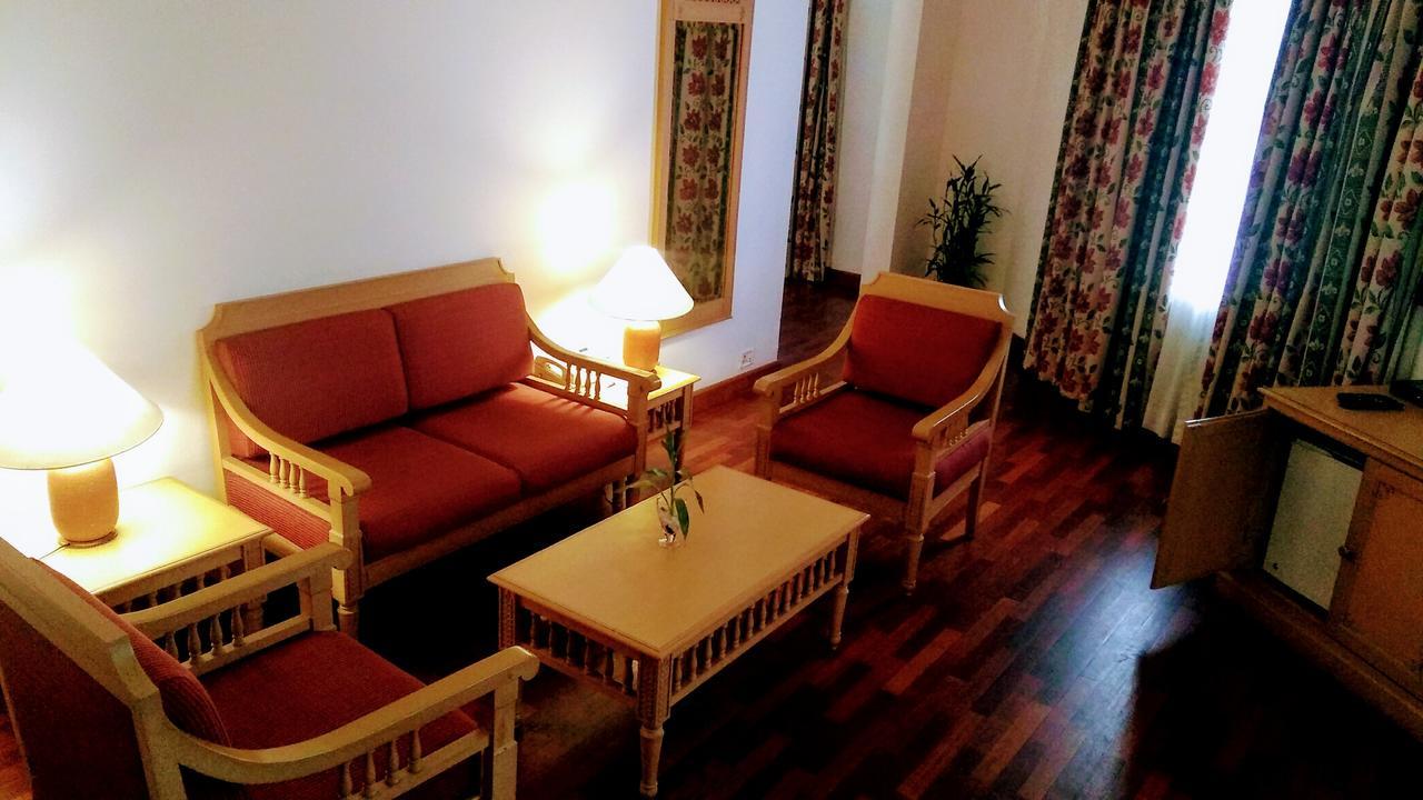 Hotel Abad Atrium Kochi Exteriér fotografie