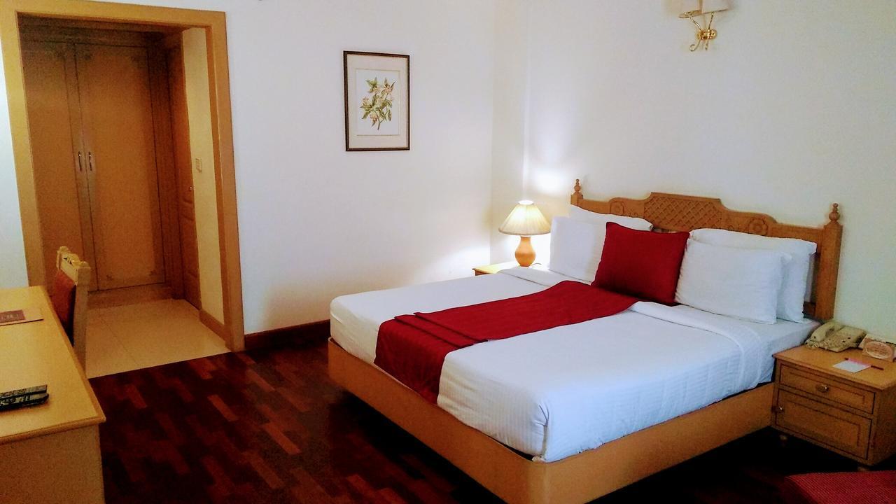 Hotel Abad Atrium Kochi Exteriér fotografie