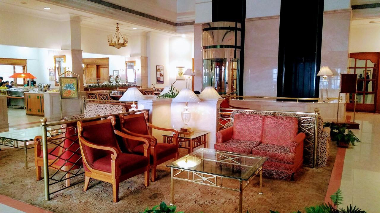 Hotel Abad Atrium Kochi Exteriér fotografie
